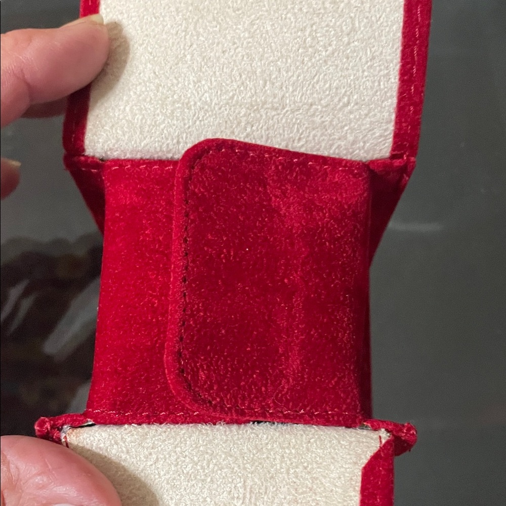 Cartier Red Velvet Watch Case with pillow - Picture 3 of 6